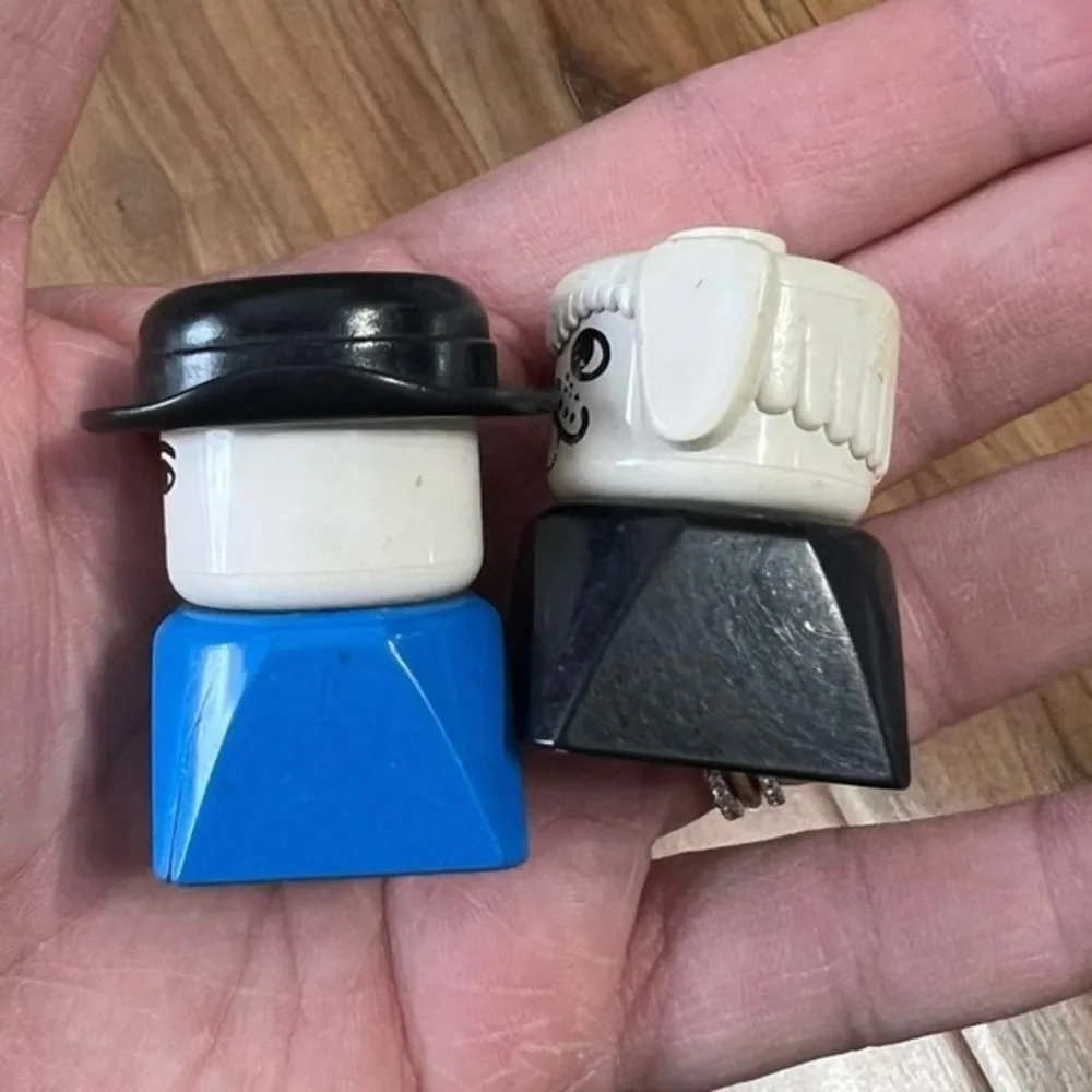 VTG 1977 LEGO DUPLO FIGURES Rare White Black Dog Man‎ with Hat Vintage People